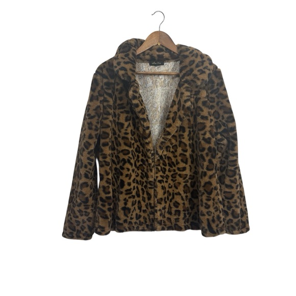 Melissa Paige Jackets & Blazers - Melissa‎ Paige Brown Leopard Teddy Jacket